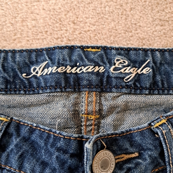 American Eagle Denim Shorts Women's Size 8 Blue Distressed Jean Shorts - Picture 4 of 12